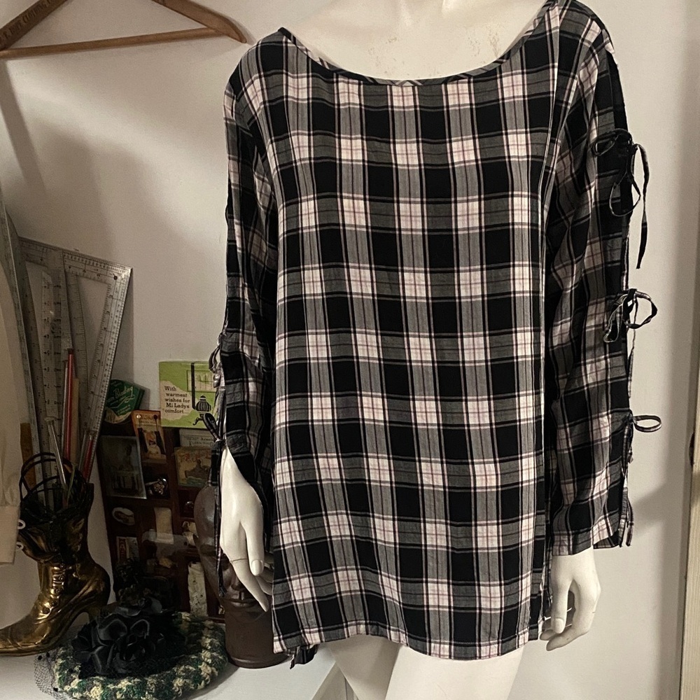 Loft Plaid Women's Top - Black and White